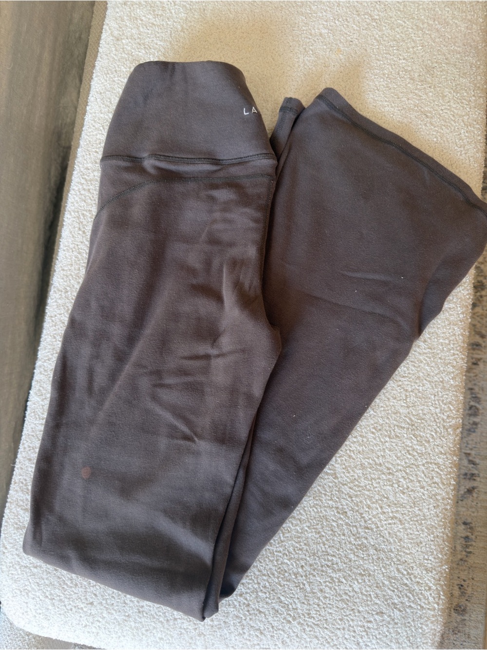 LAYERE ORGANIC COTTON ESPRESSO FLARE LEGGINGS (small stain on back)